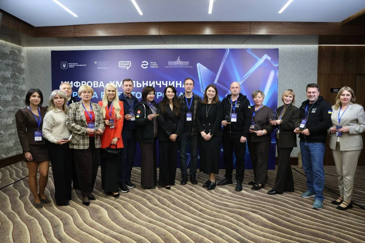 Новини Старокостянтинівщини: форум, обереги для захисників, цікава зустріч, благодійність