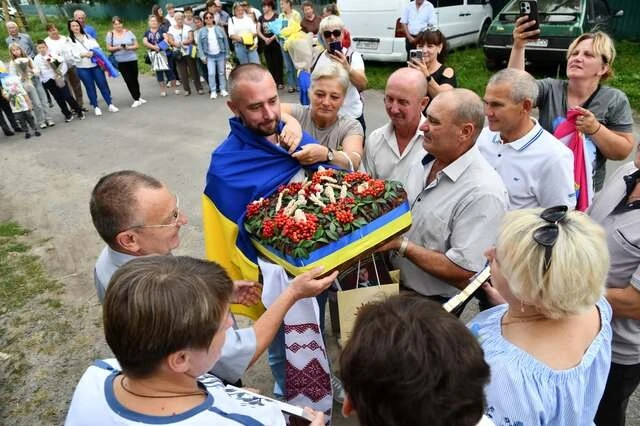 У сусідів: мільярди на дороги, повернення героя, зникнення дитини та гучні затримання