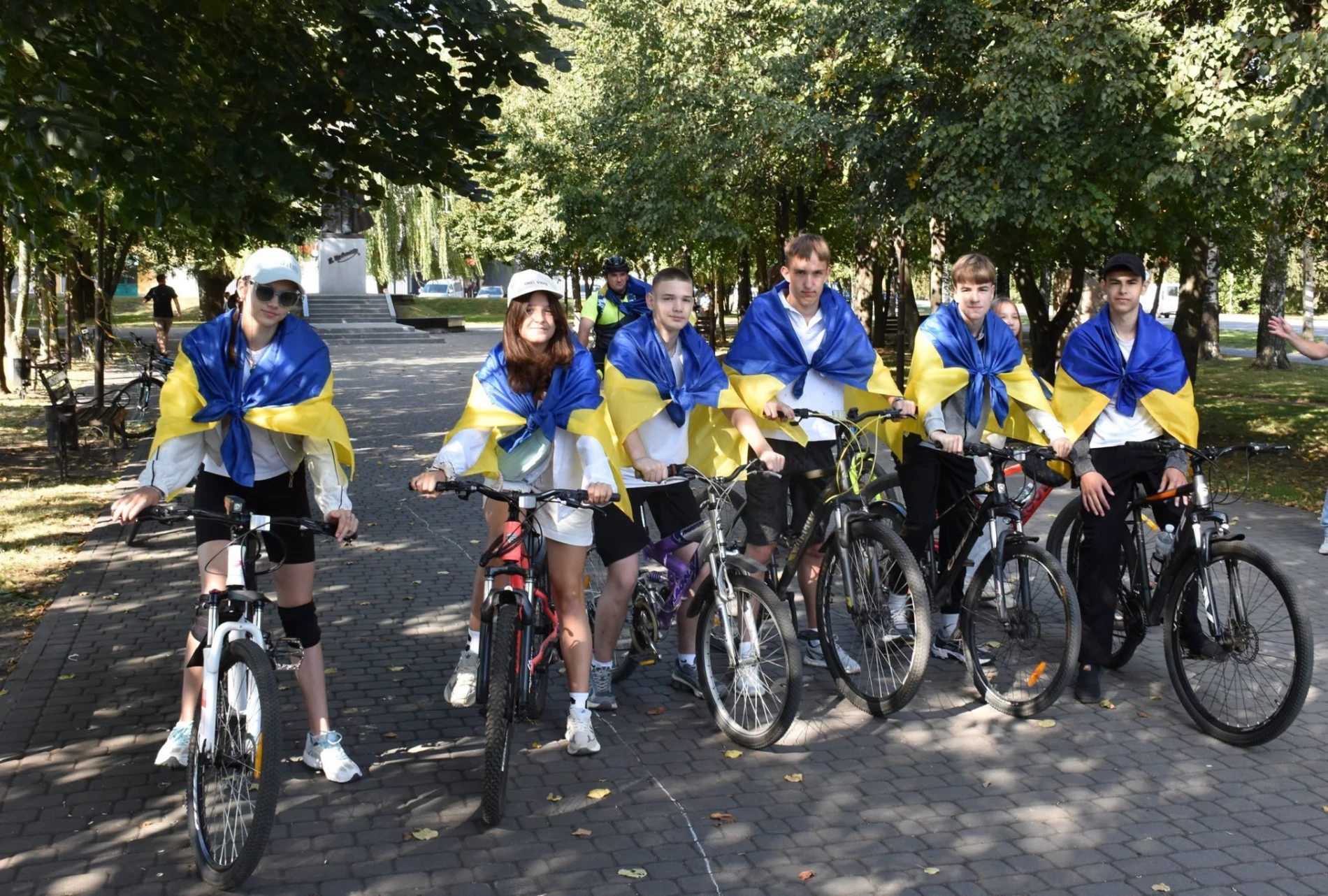 Від Шевченка до вежі: у Старокостянтинові влаштували велопробіг до Дня міста