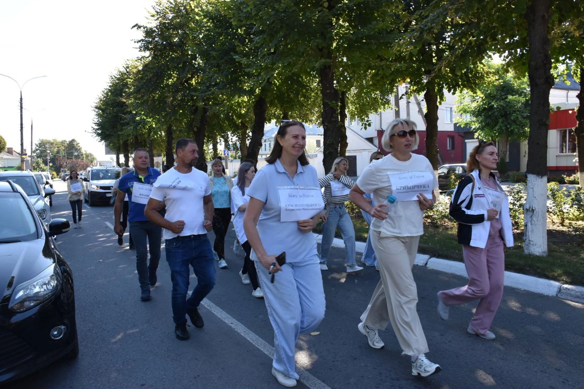Імена на грудях, свічки в руках: Старокостянтинів вшанував полеглих Захисників