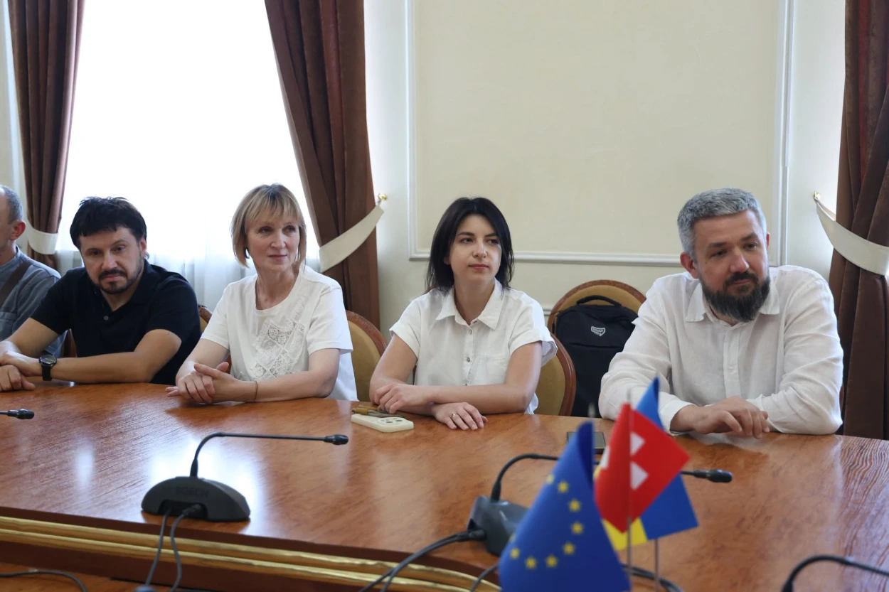 Старокостянтинівська громада отримала мобільну валізу для виїзного надання адміністративних послуг