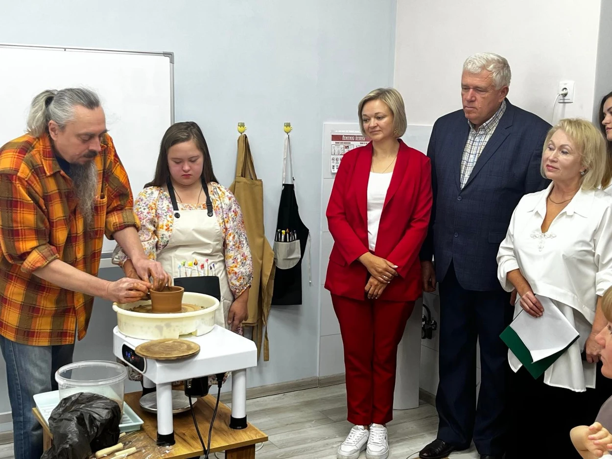 У Старокостянтинові відкрили гончарну кімнату для дітей з інвалідністю