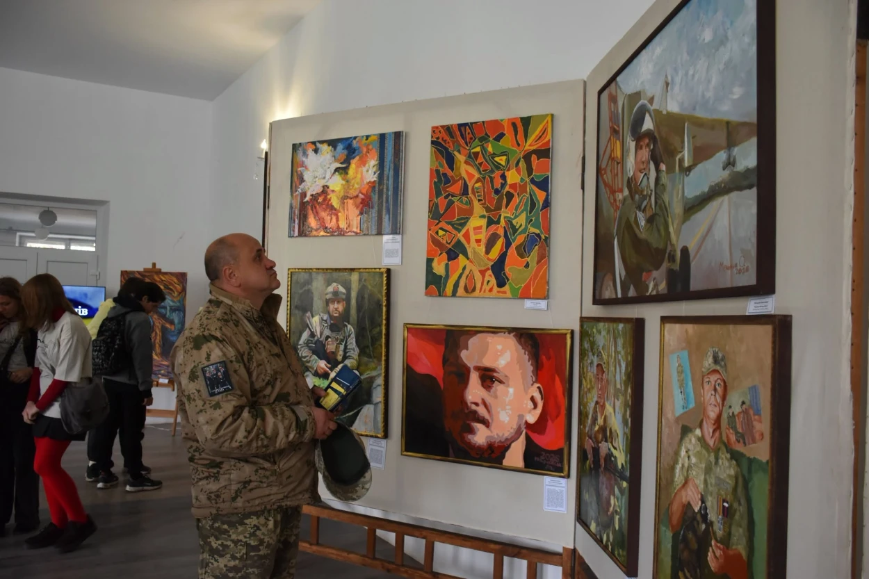 Мистецтво пам’яті та живої історії: у Старокостянтинові презентували нову виставку