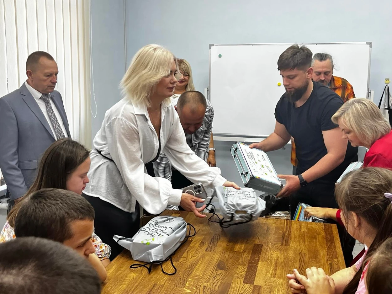 У Старокостянтинові відкрили гончарну кімнату для дітей з інвалідністю
