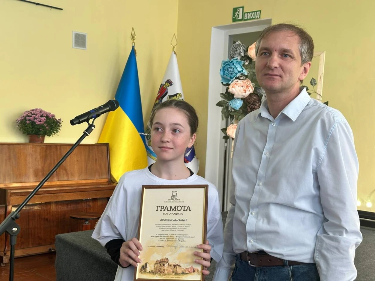 У Старокостянтинові першокласників посвятили в юні художники: свято кольорів і перші творчі кроки