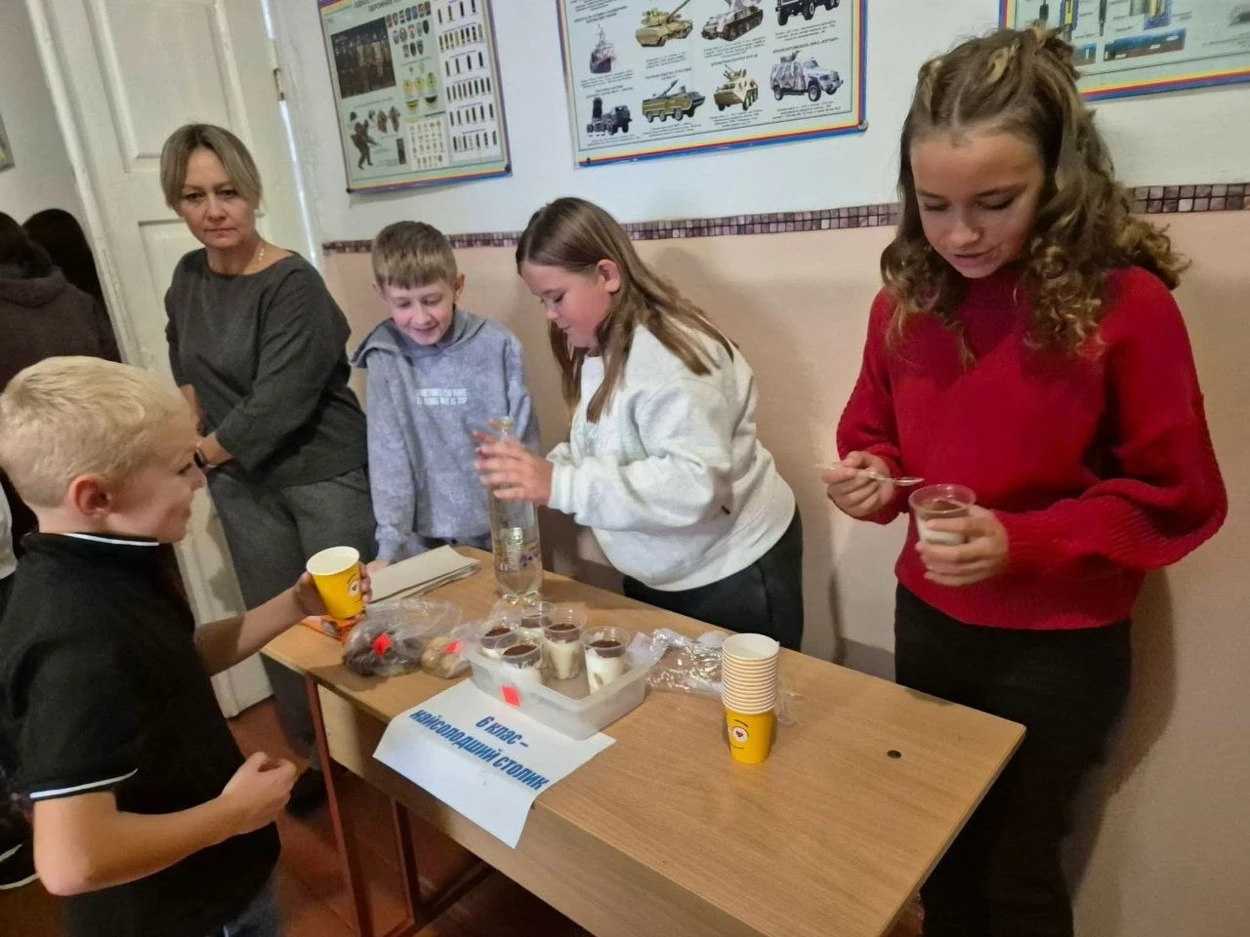 Разом до Перемоги: у Пашковецькому НВК зібрали 12 250 гривень для Захисників