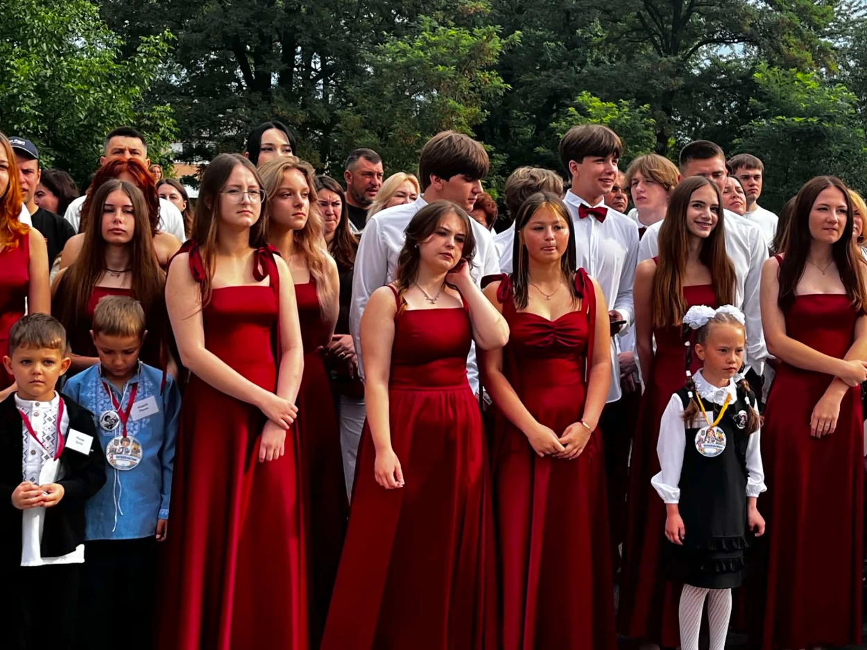 Учнівська мода: як одягнулися школярі Старокостянтинівщини на свято Першого дзвоника