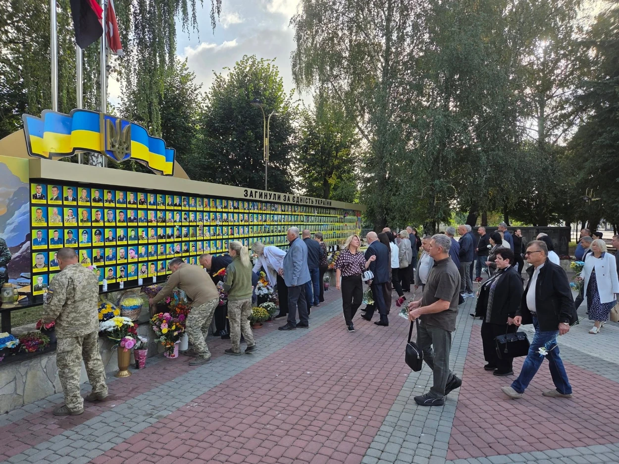 Старокостянтинів відзначає 817-ту річницю: день розпочали з вшанування пам’яті та подяки захисникам