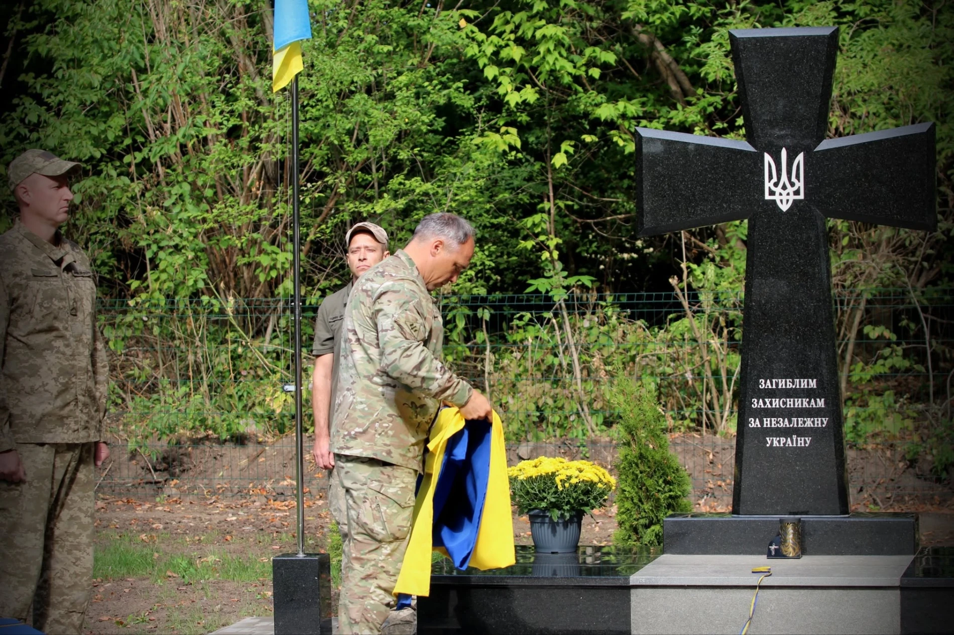 У Старокостянтинівській громаді відкрили меморіал загиблим воїнам 7-ї бригади тактичної авіації