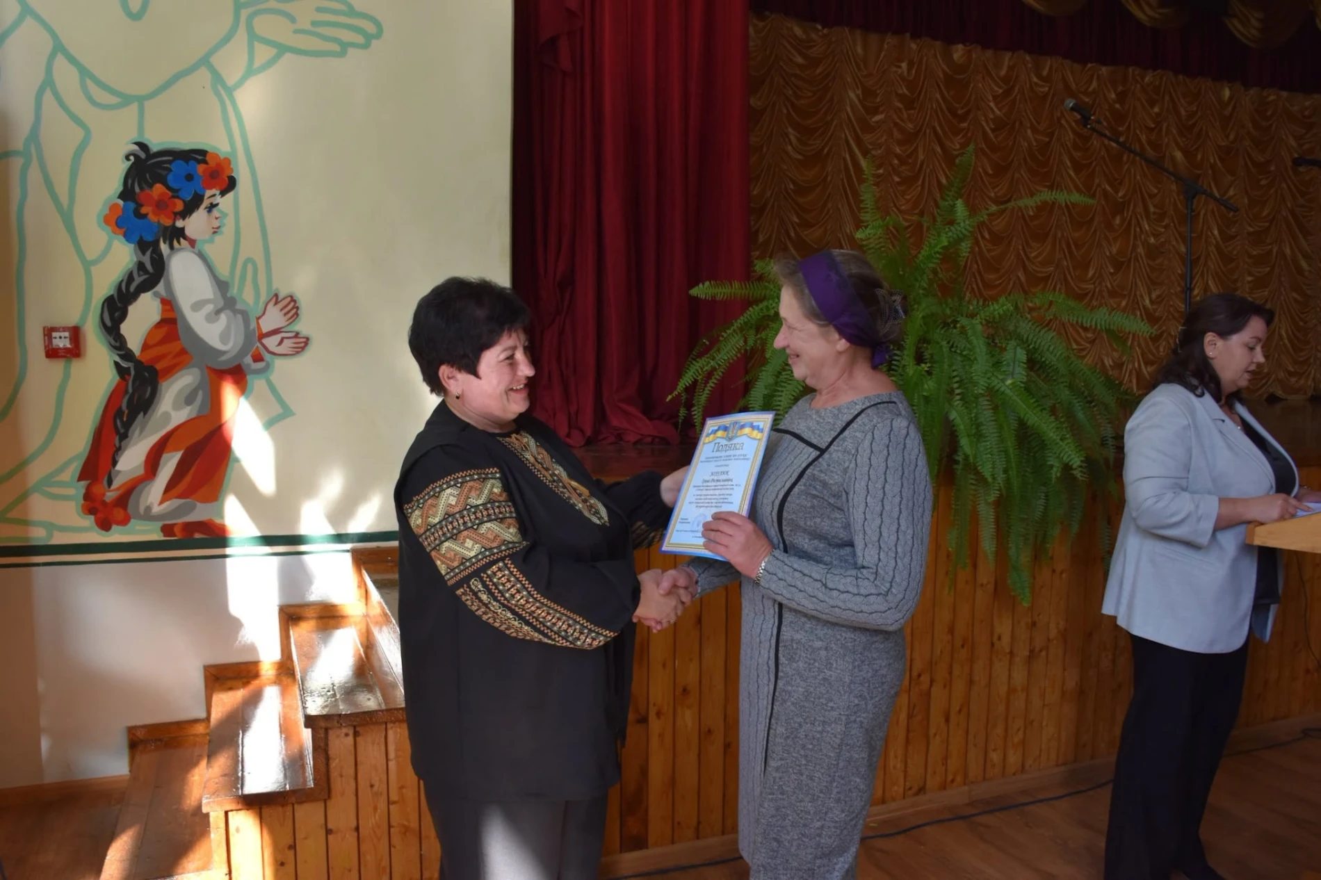 Навчають, підтримують, надихають: у Старокостянтинові привітали освітян