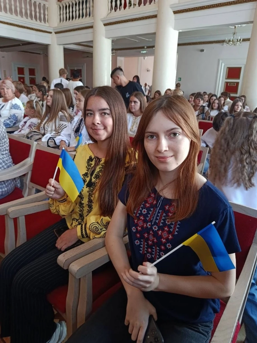 Семеро юних волонтерів із Попівців стали героями книги «Україна — це ми!»