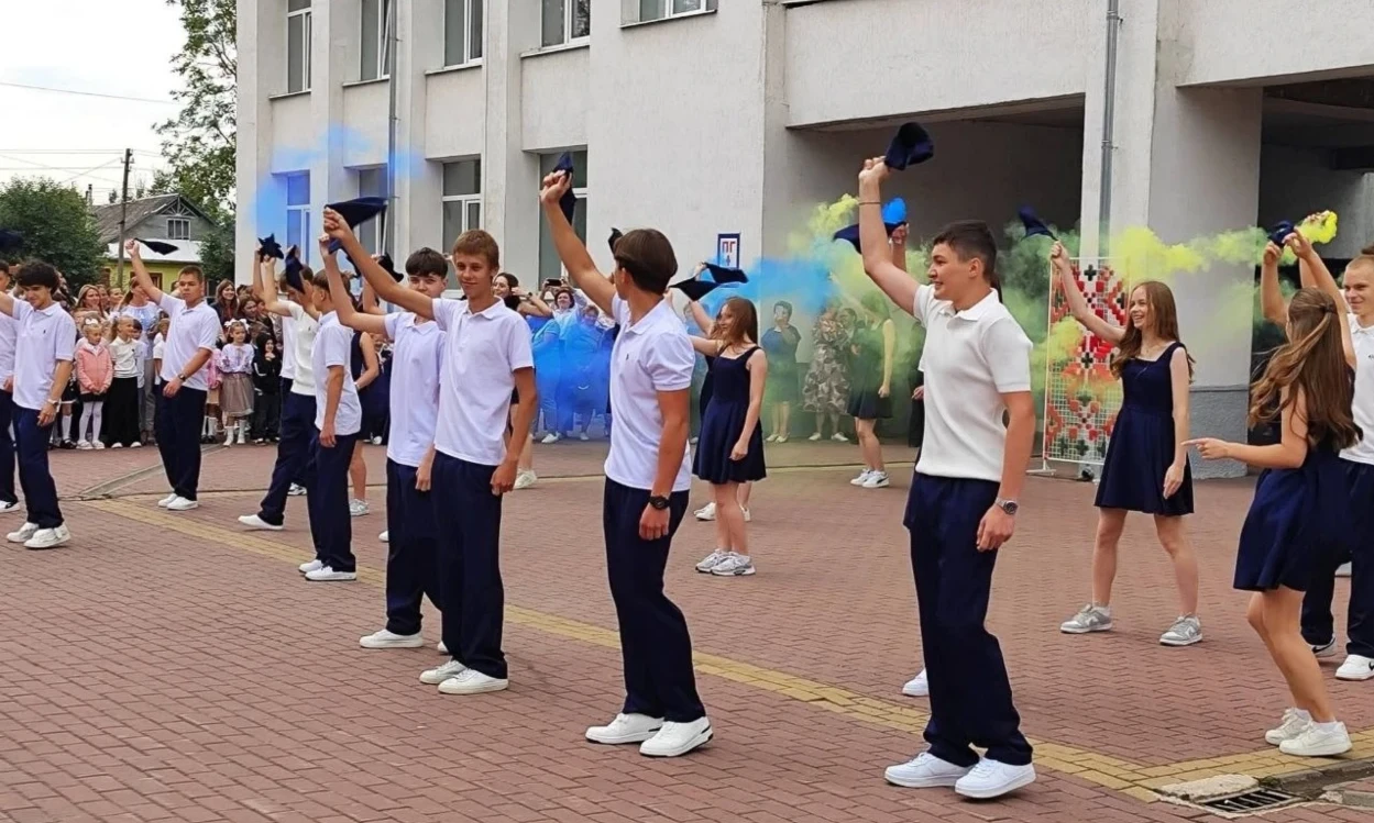 Учнівська мода: як одягнулися школярі Старокостянтинівщини на свято Першого дзвоника