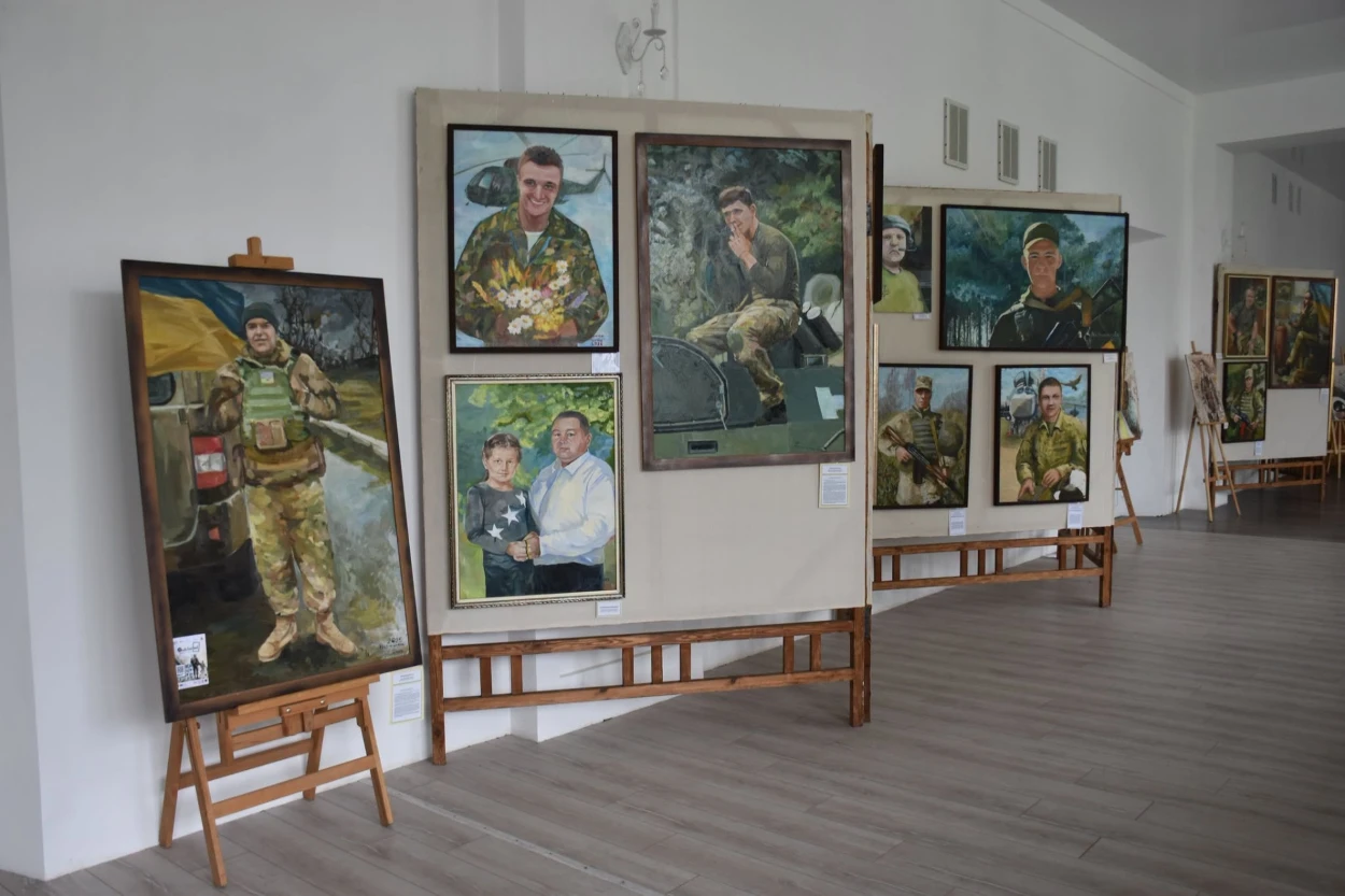Мистецтво пам’яті та живої історії: у Старокостянтинові презентували нову виставку