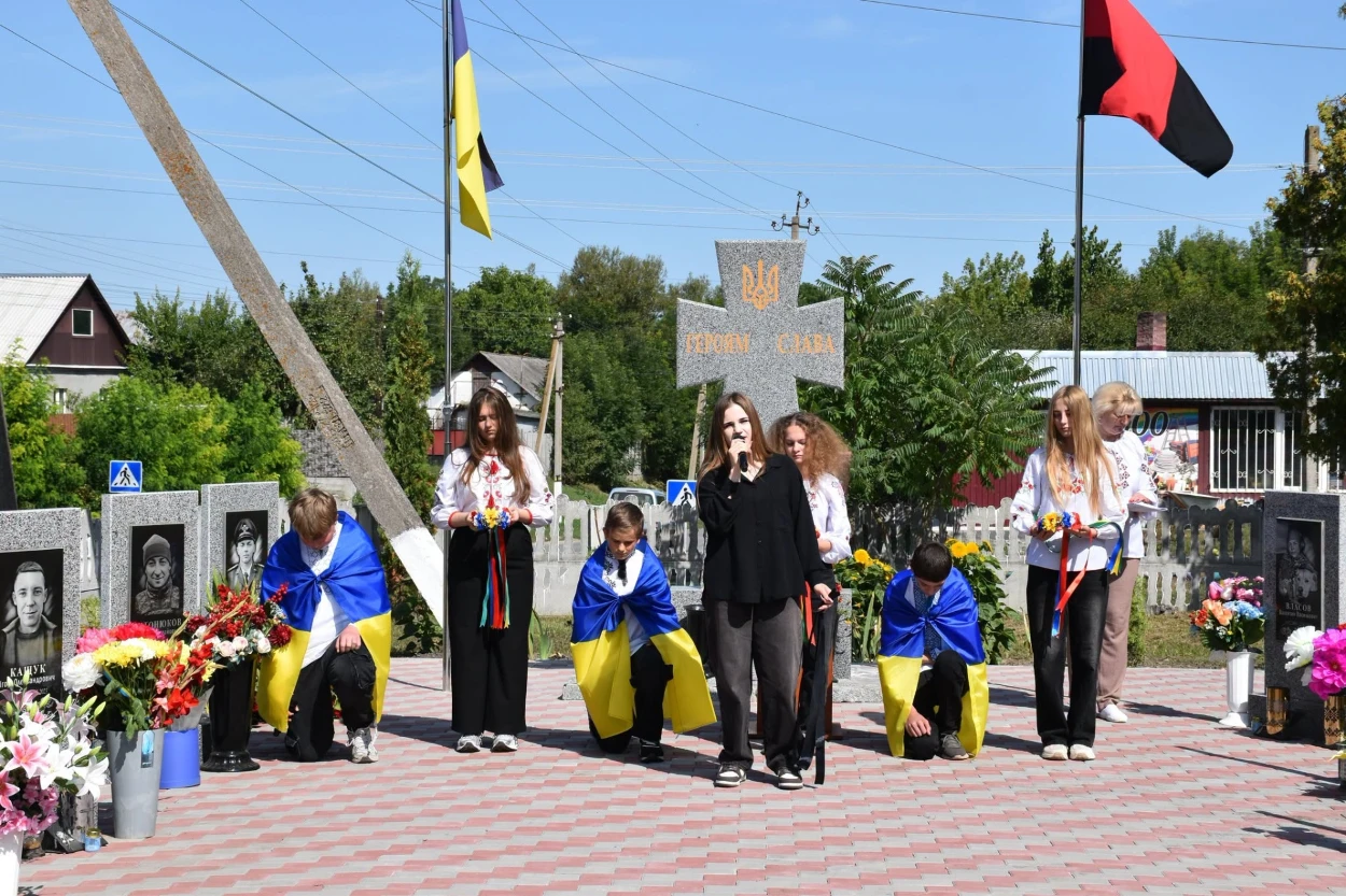 Їх імена назавжди з нами: у Григорівці відкрили стели на честь полеглих Захисників