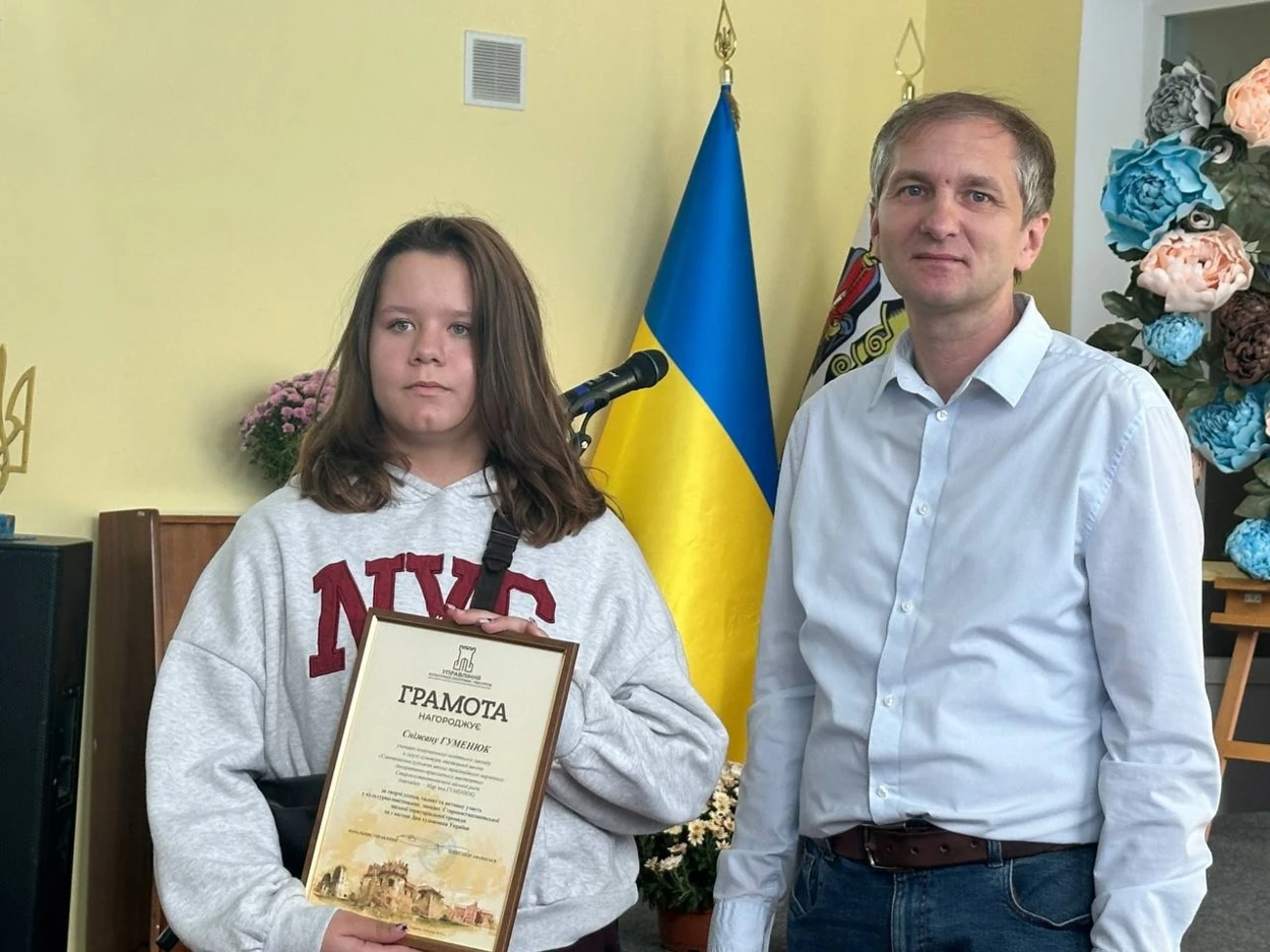 У Старокостянтинові першокласників посвятили в юні художники: свято кольорів і перші творчі кроки