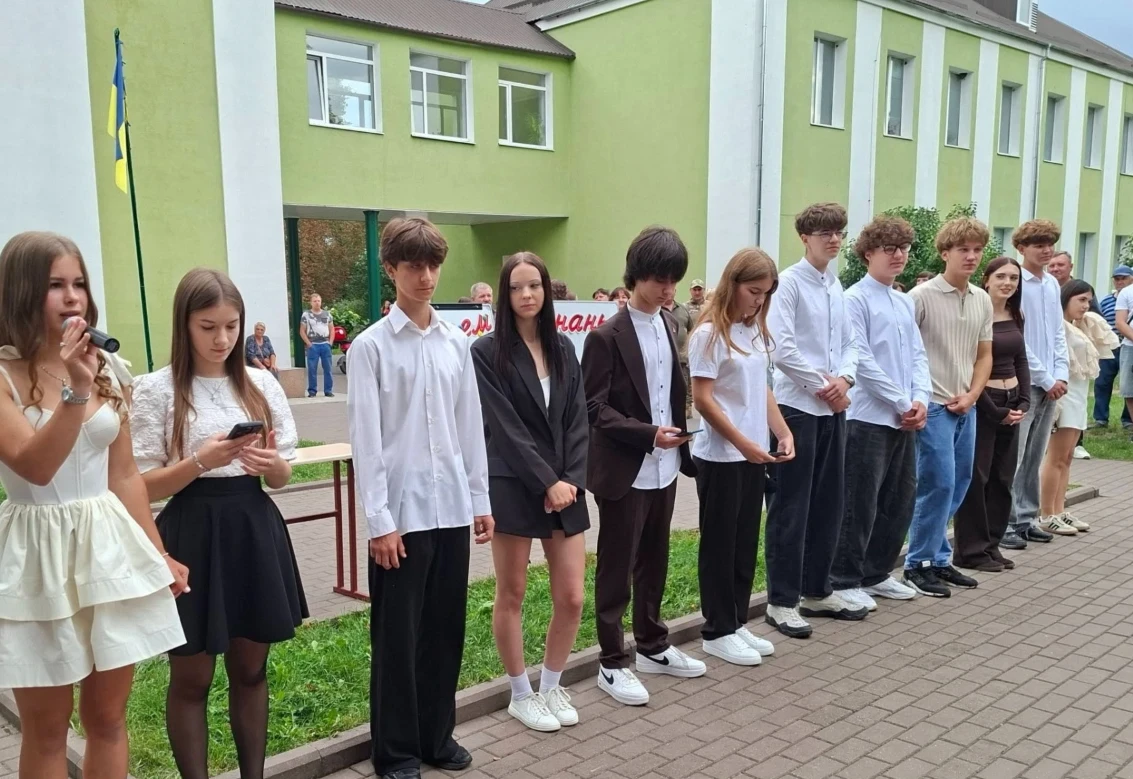 Учнівська мода: як одягнулися школярі Старокостянтинівщини на свято Першого дзвоника