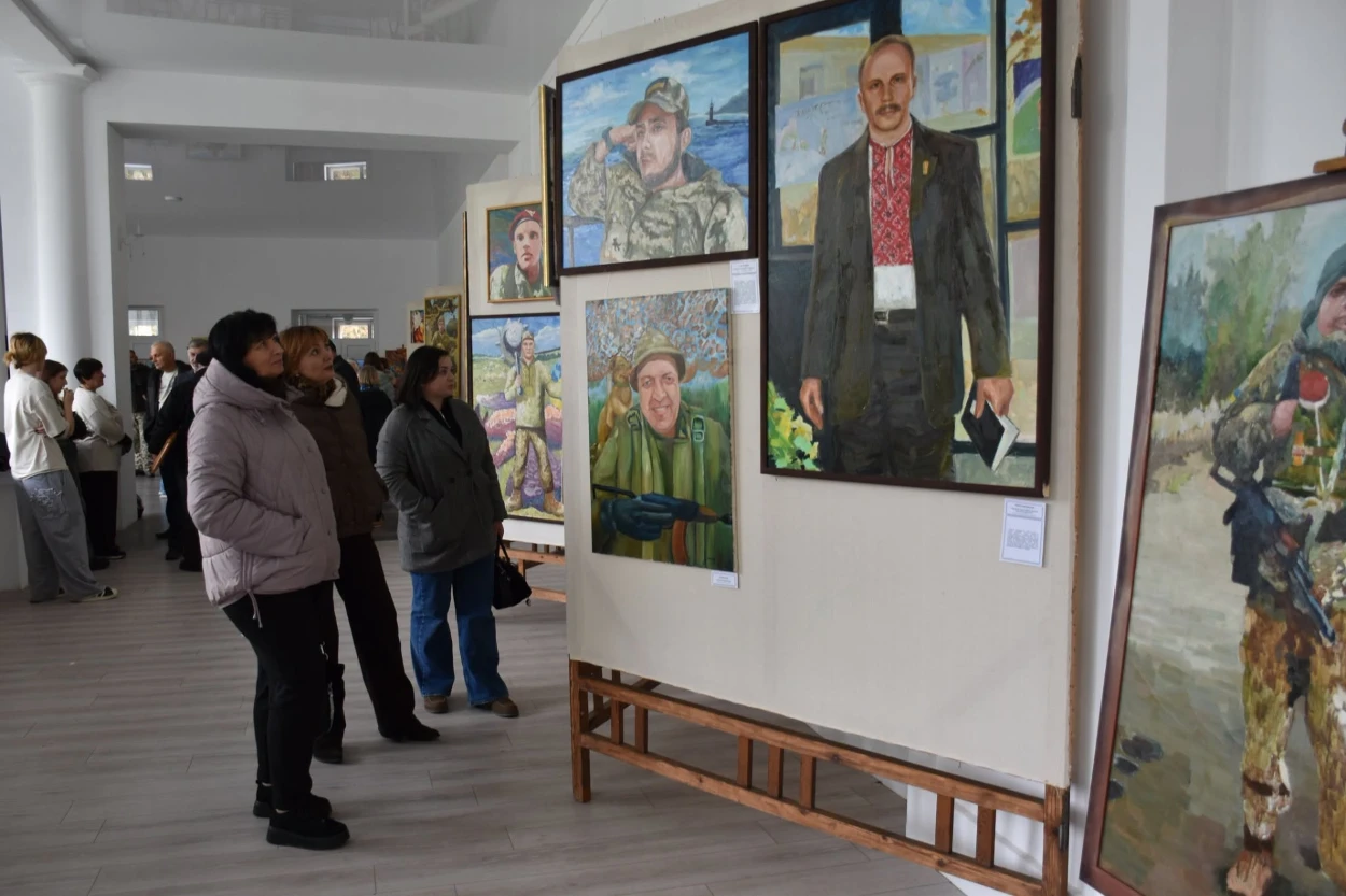 Мистецтво пам’яті та живої історії: у Старокостянтинові презентували нову виставку