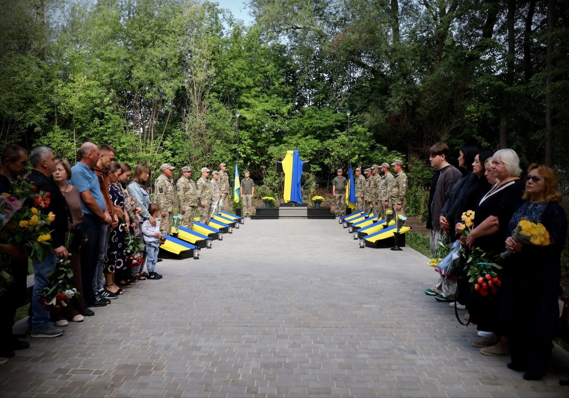 У Старокостянтинівській громаді відкрили меморіал загиблим воїнам 7-ї бригади тактичної авіації