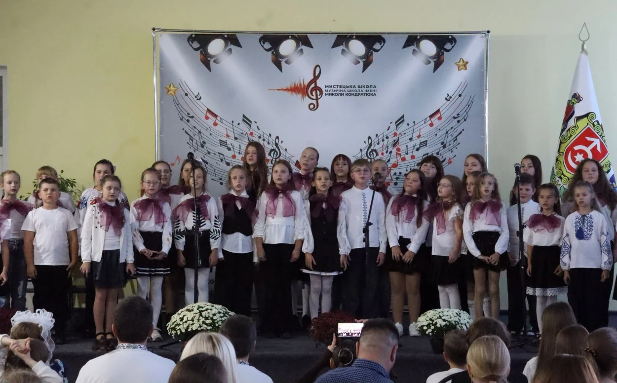 Перші ноти, перші емоції: у Старокостянтинові посвятили першокласників у юні музиканти