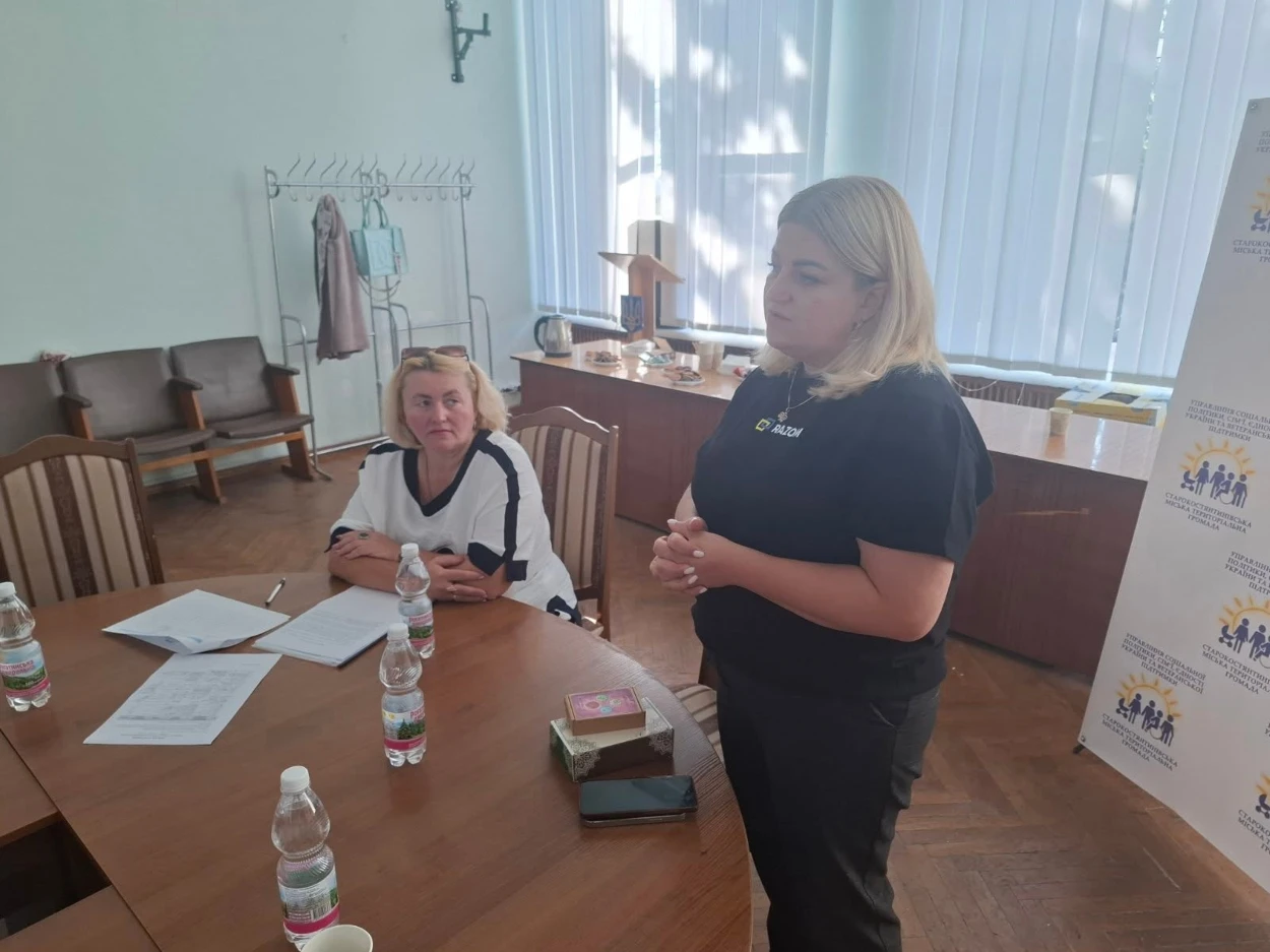 Психологічна стійкість і професійна комунікація: у Старокостянтинівській громаді навчали фахівців