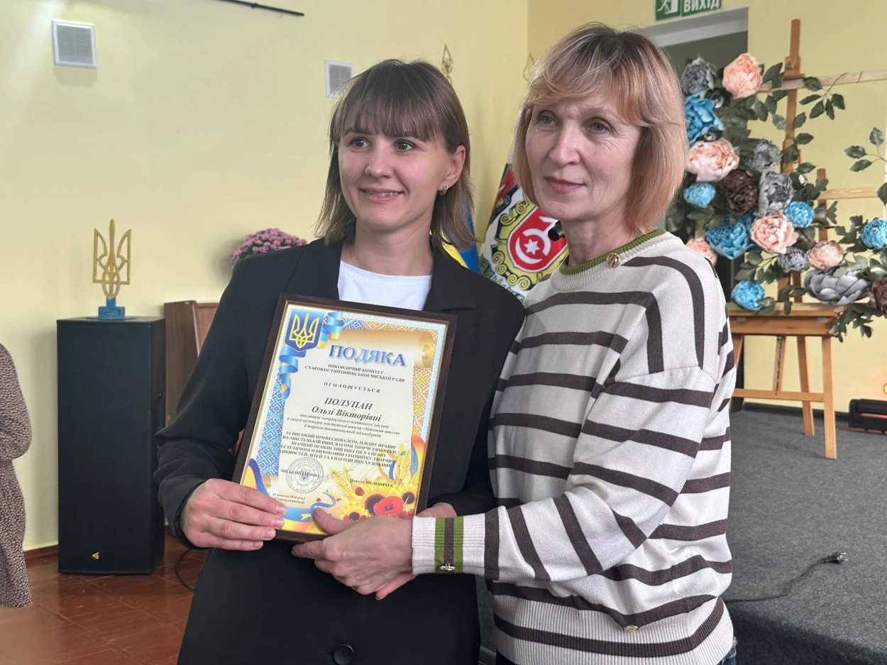 У Старокостянтинові першокласників посвятили в юні художники: свято кольорів і перші творчі кроки