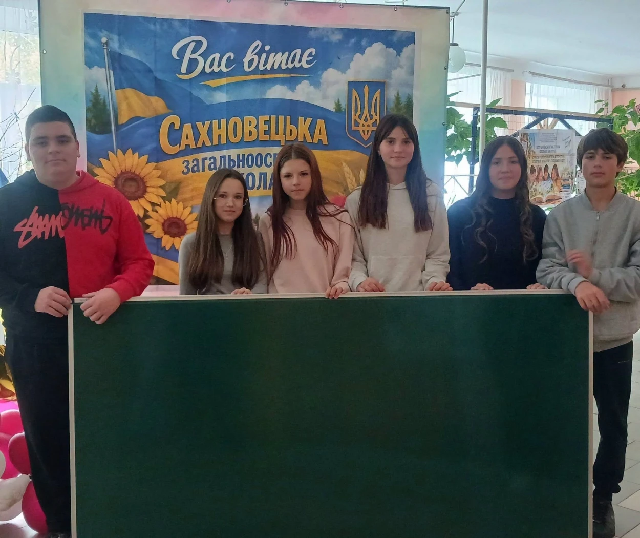 Новини Старокостянтинівщини: форум, обереги для захисників, цікава зустріч, благодійність