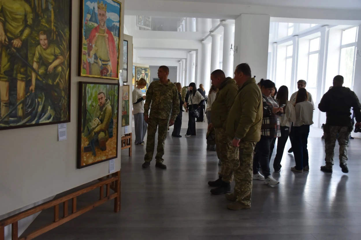 Мистецтво пам’яті та живої історії: у Старокостянтинові презентували нову виставку