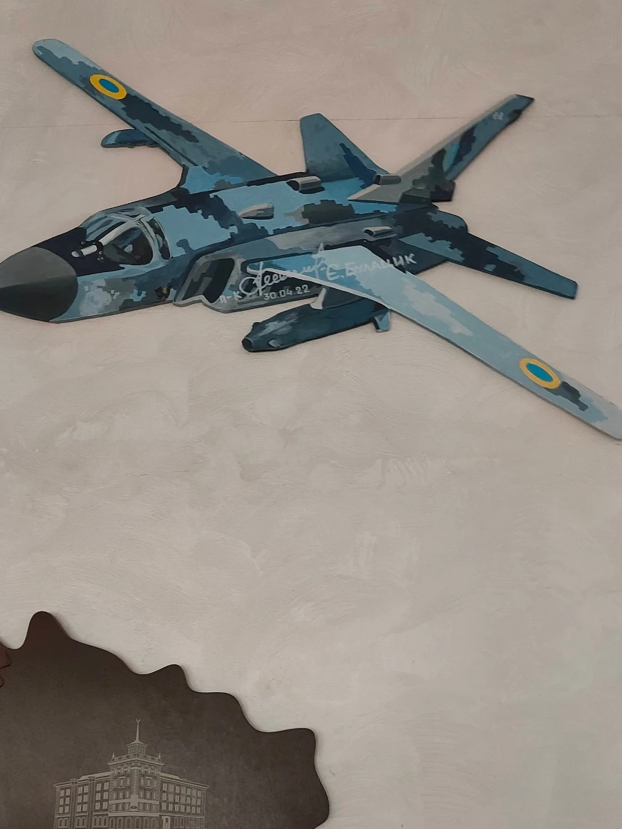Су-24, карта України та підпис командира: у ліцеї Старокостянтинова оновили музей