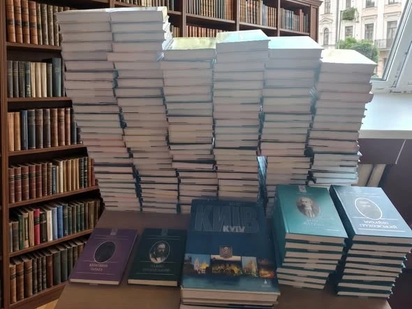 Новини Старокостянтинівщини. Нагородження, тренінг, благодійність, поповнення бібліотечного фонду