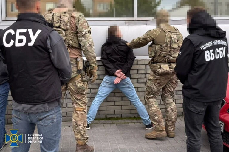 У сусідів: рятувальник року, притулок для тварин, затримання зрадника, незадекларовані iPhone
