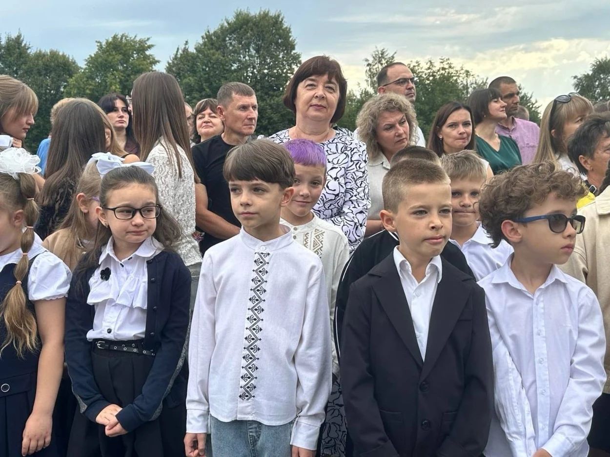 Учнівська мода: як одягнулися школярі Старокостянтинівщини на свято Першого дзвоника