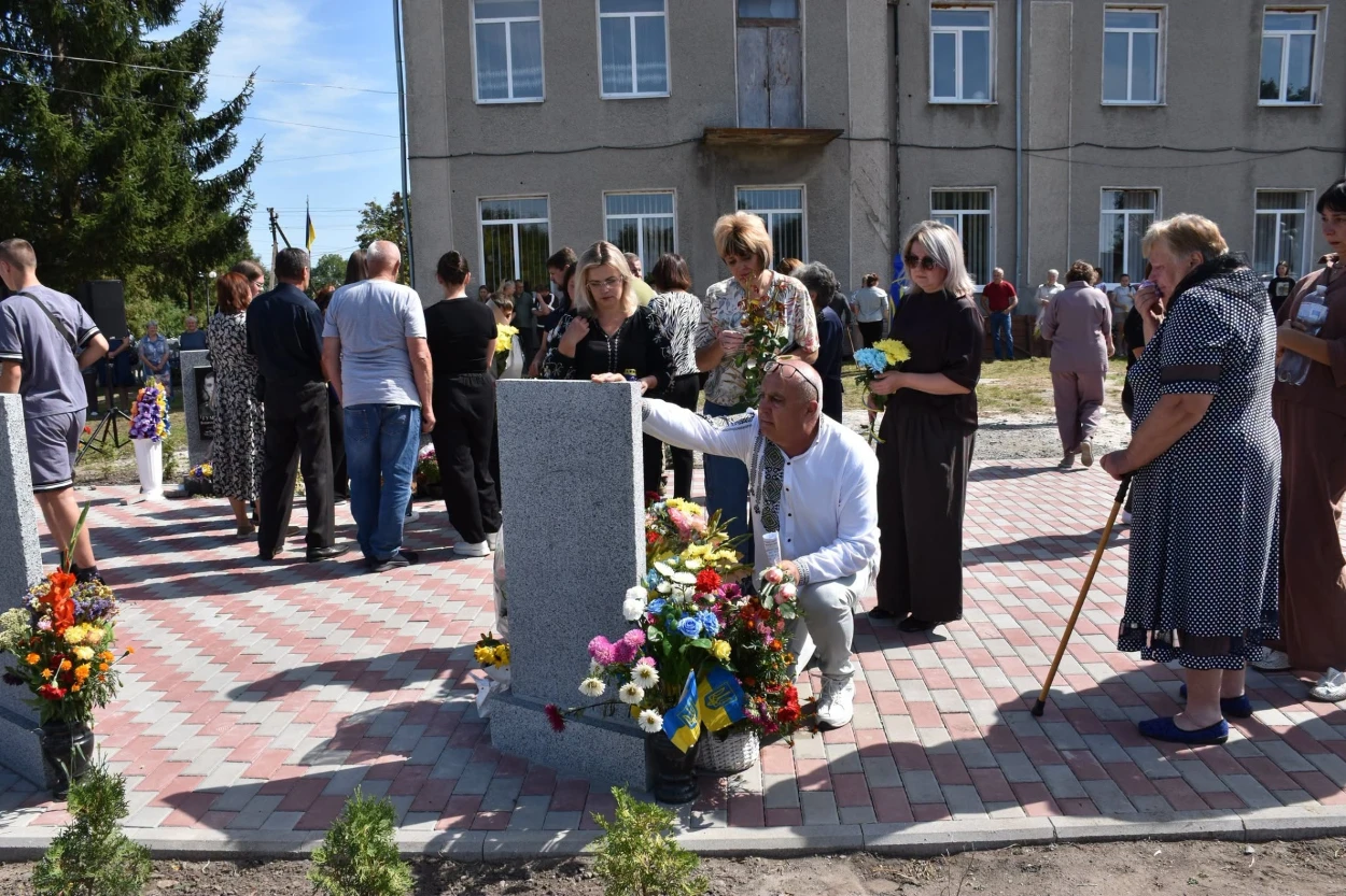 Їх імена назавжди з нами: у Григорівці відкрили стели на честь полеглих Захисників