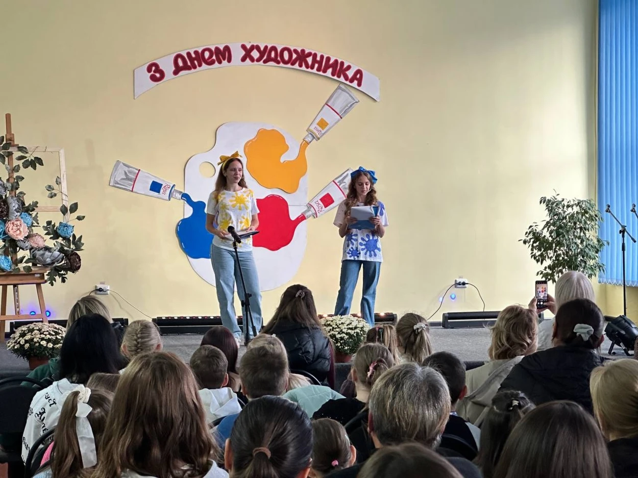 У Старокостянтинові першокласників посвятили в юні художники: свято кольорів і перші творчі кроки