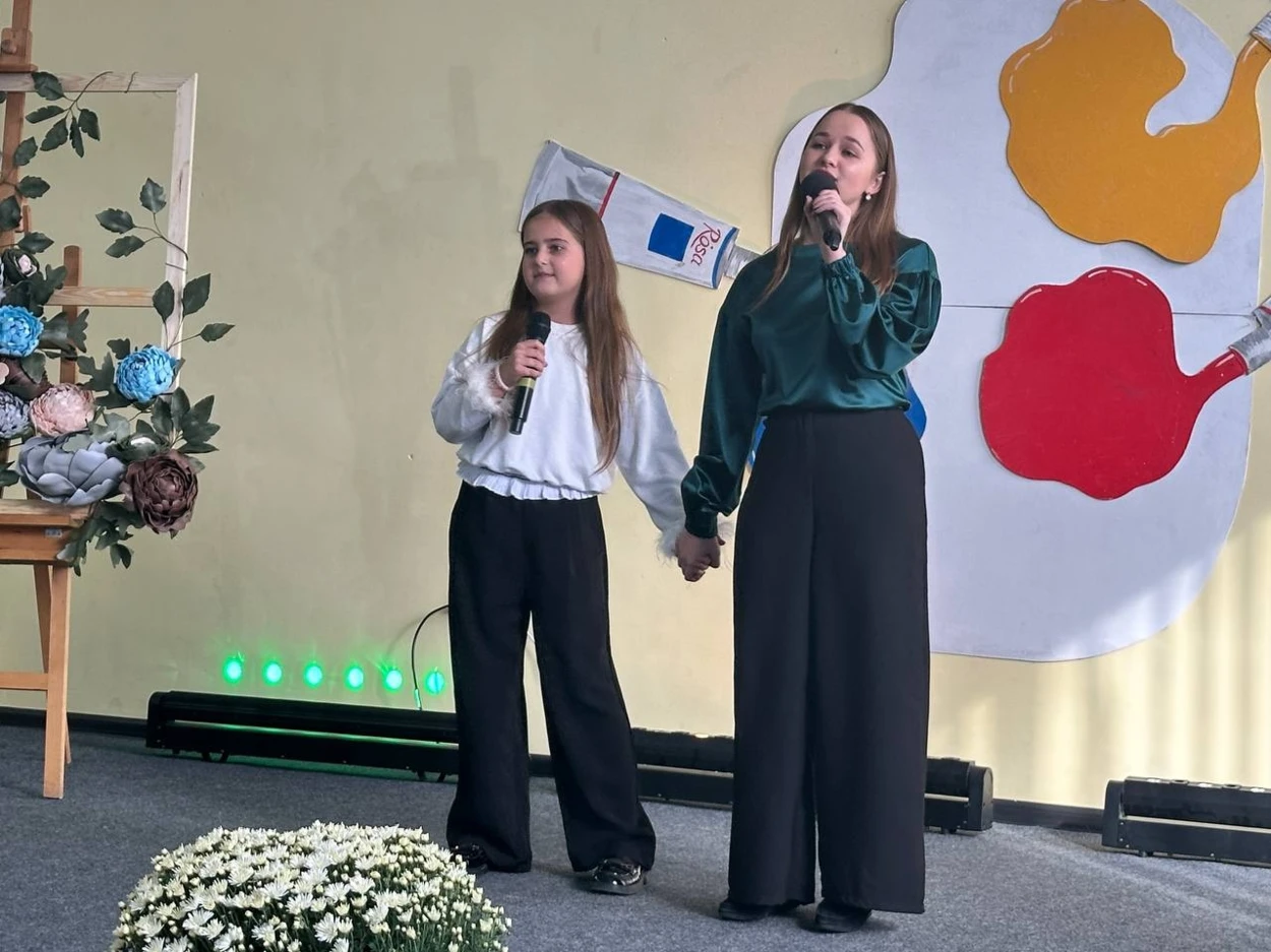 У Старокостянтинові першокласників посвятили в юні художники: свято кольорів і перші творчі кроки