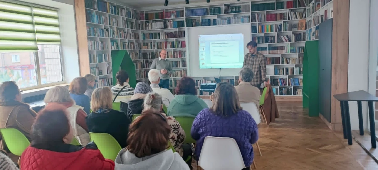 Новини Старокостянтинівщини: форум, обереги для захисників, цікава зустріч, благодійність
