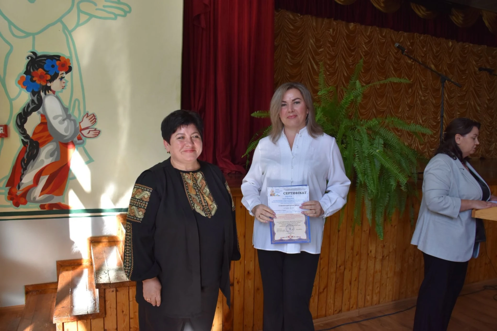 Навчають, підтримують, надихають: у Старокостянтинові привітали освітян