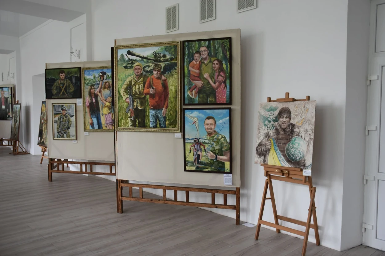 Мистецтво пам’яті та живої історії: у Старокостянтинові презентували нову виставку
