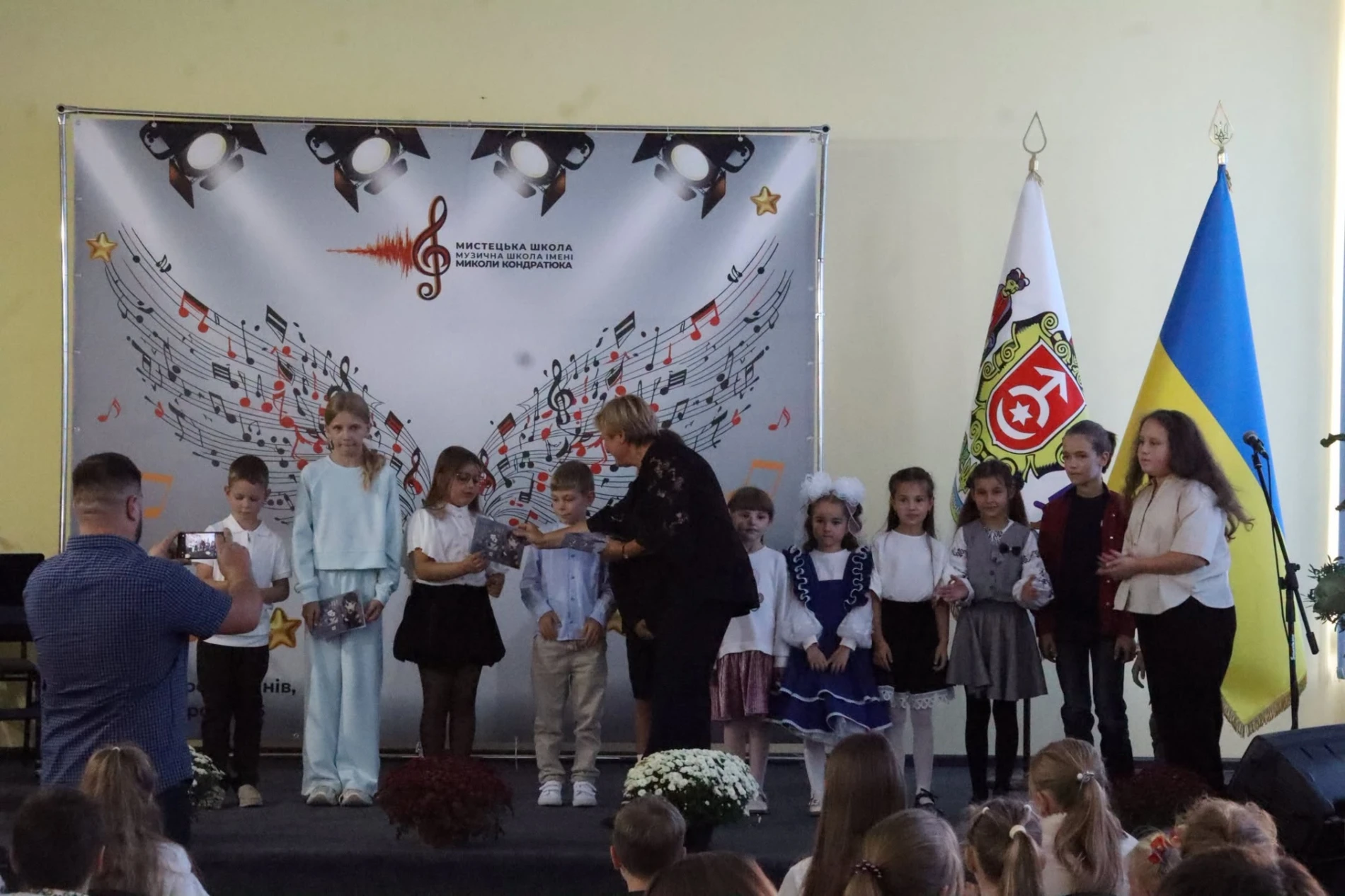 Перші ноти, перші емоції: у Старокостянтинові посвятили першокласників у юні музиканти
