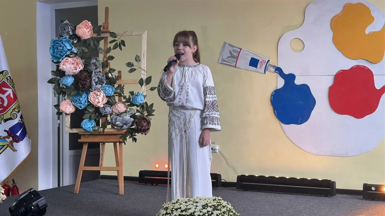 У Старокостянтинові першокласників посвятили в юні художники: свято кольорів і перші творчі кроки