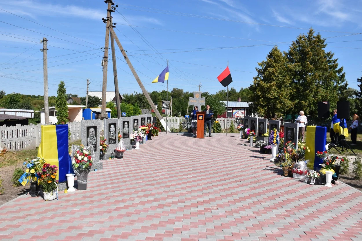 Їх імена назавжди з нами: у Григорівці відкрили стели на честь полеглих Захисників
