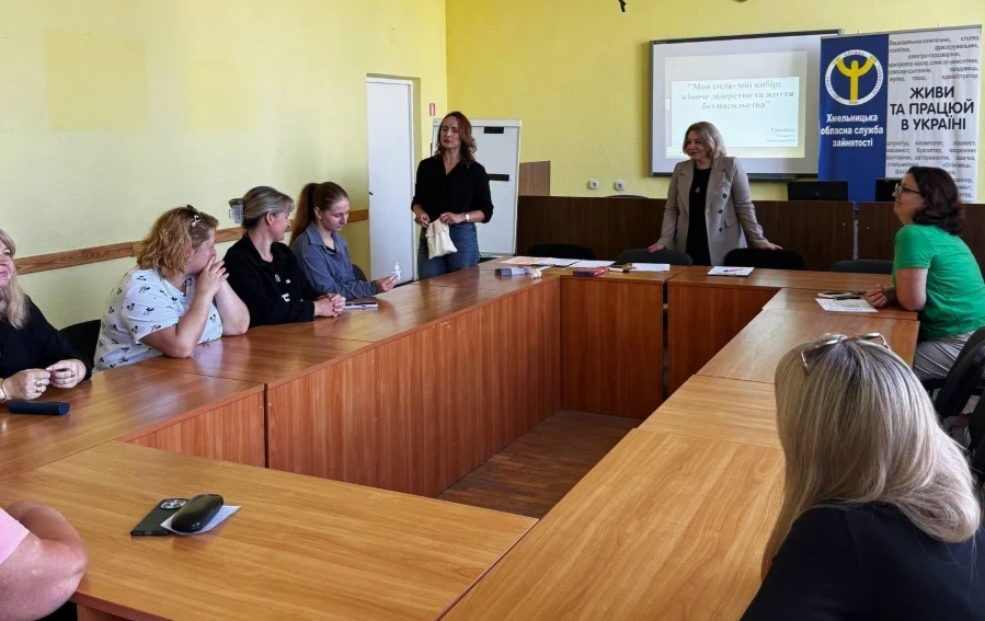 Новини Старокостянтинівщини: про волонтерок на міжнародній асамблеї, жіноче лідерство, інвестиції