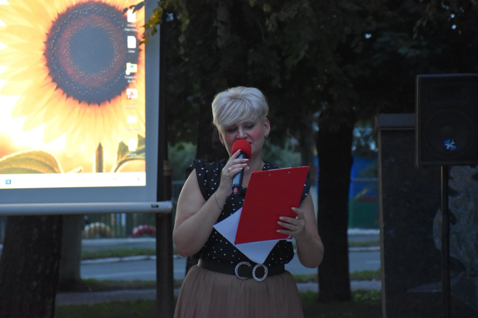 Імена на грудях, свічки в руках: Старокостянтинів вшанував полеглих Захисників