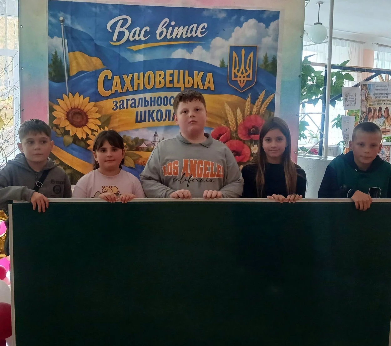 Новини Старокостянтинівщини: форум, обереги для захисників, цікава зустріч, благодійність