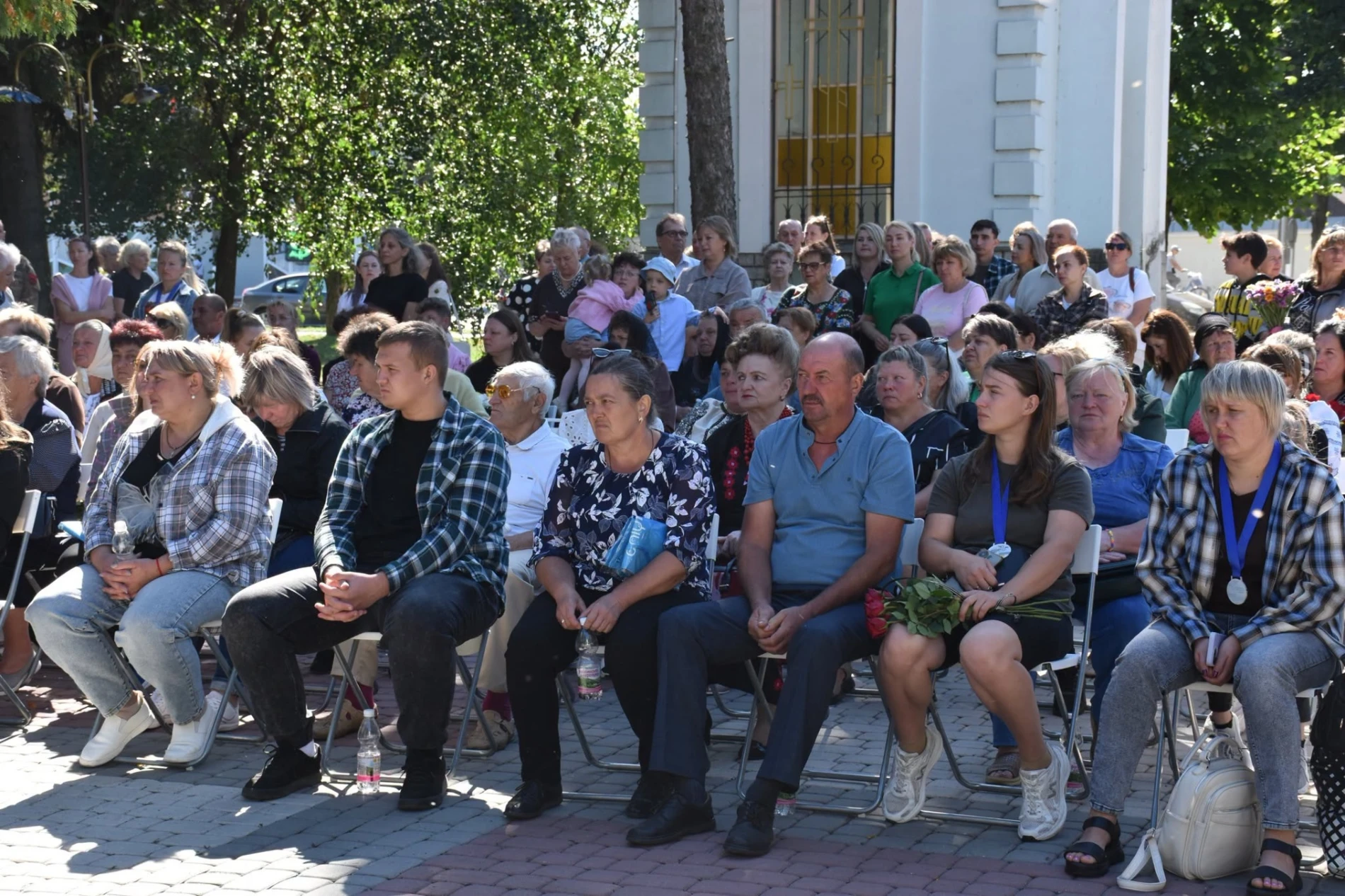 Імена на грудях, свічки в руках: Старокостянтинів вшанував полеглих Захисників