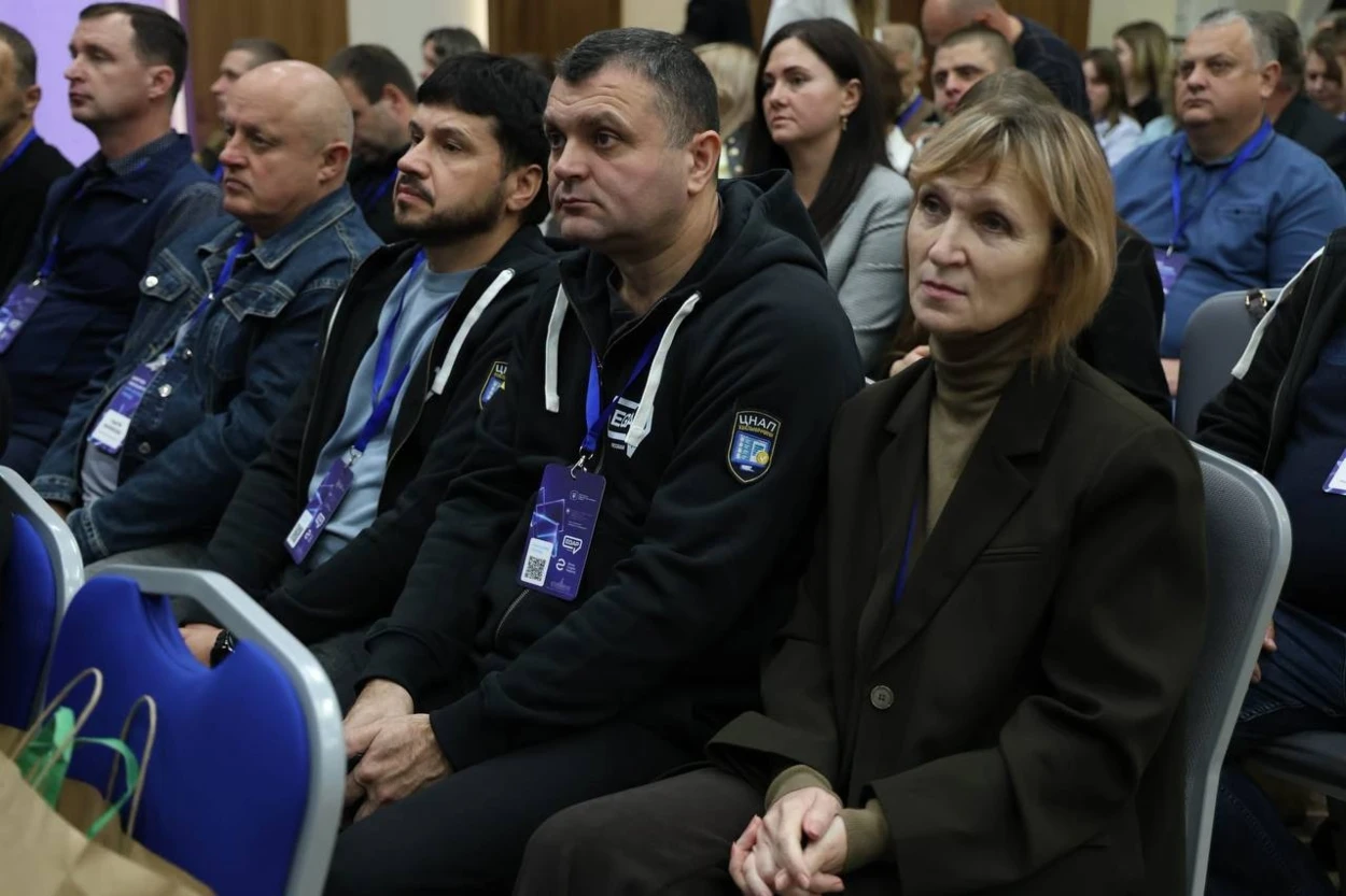 Новини Старокостянтинівщини: форум, обереги для захисників, цікава зустріч, благодійність