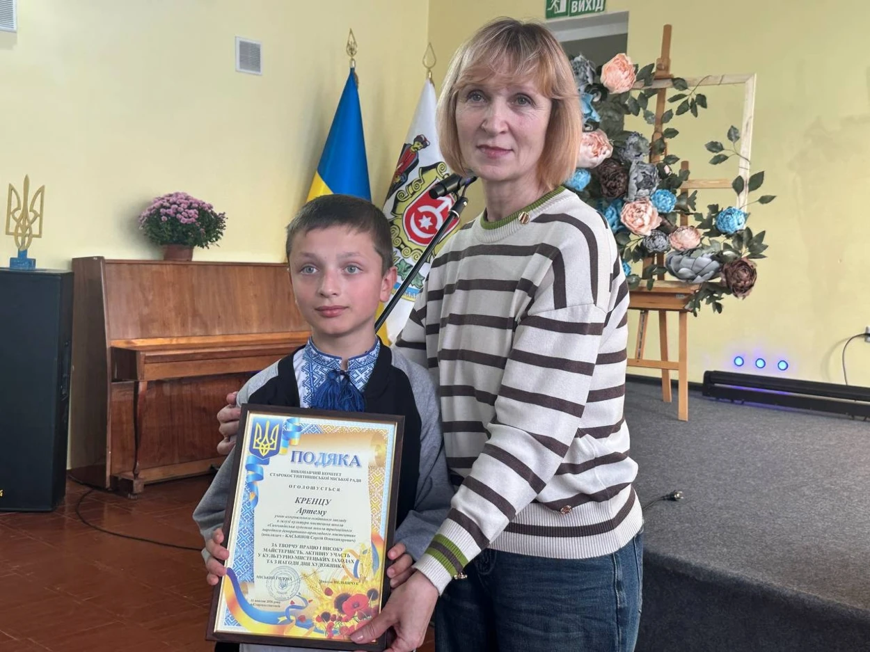 У Старокостянтинові першокласників посвятили в юні художники: свято кольорів і перші творчі кроки