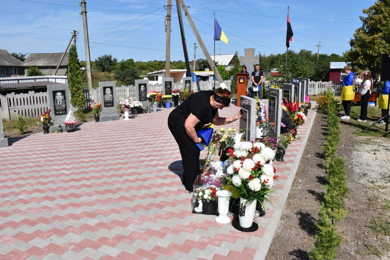 Їх імена назавжди з нами: у Григорівці відкрили стели на честь полеглих Захисників