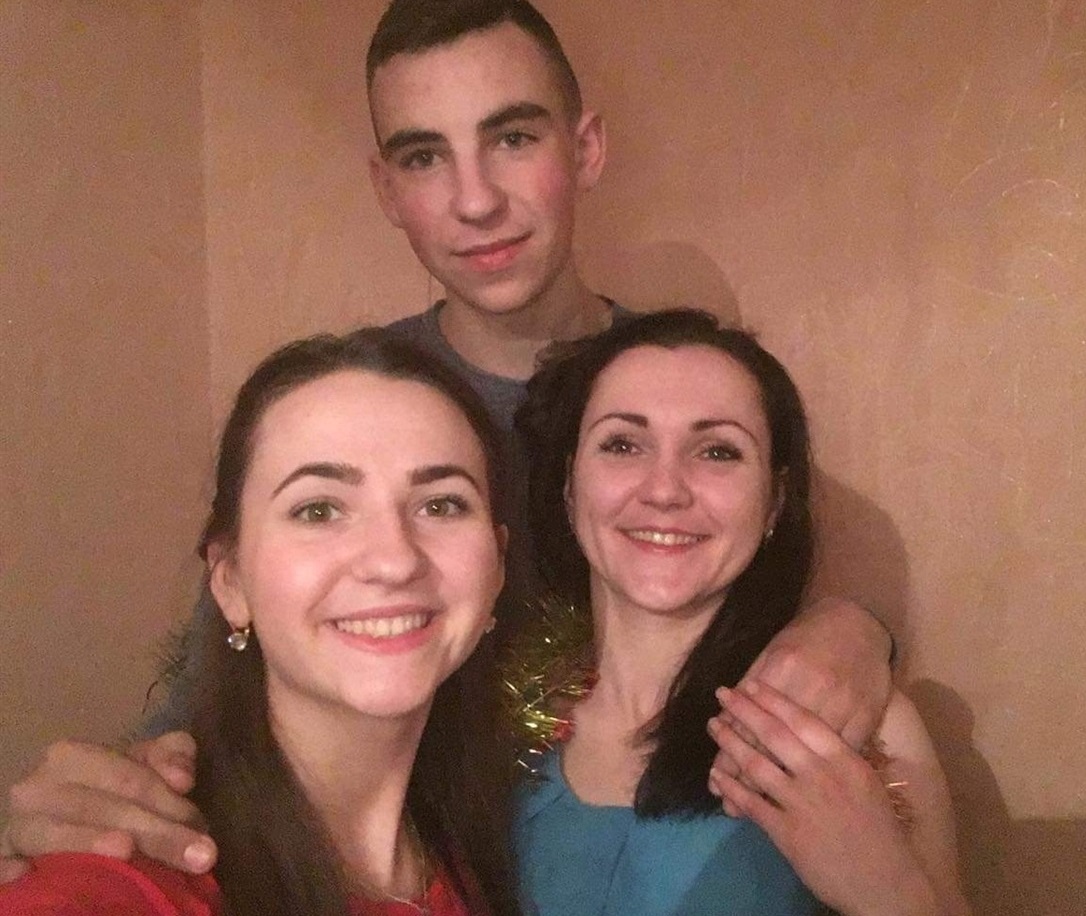 Володя з сестичками