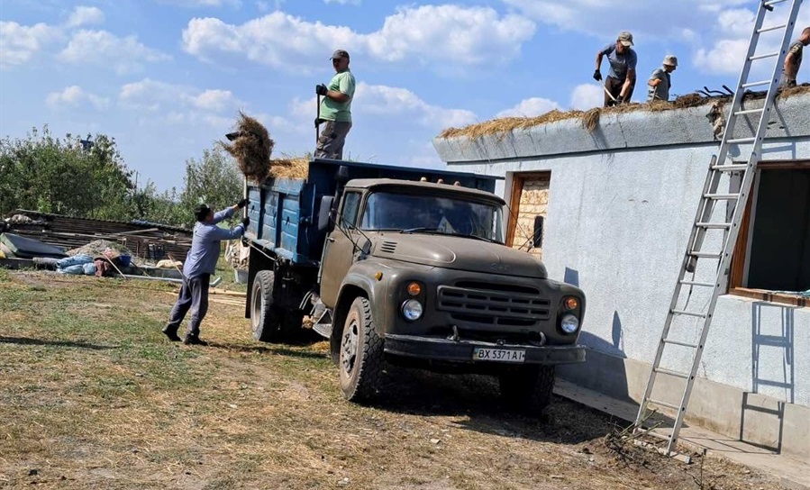 На допомогу людям приїхали комунальники із Старокостянтинівського КП "РБШП"
