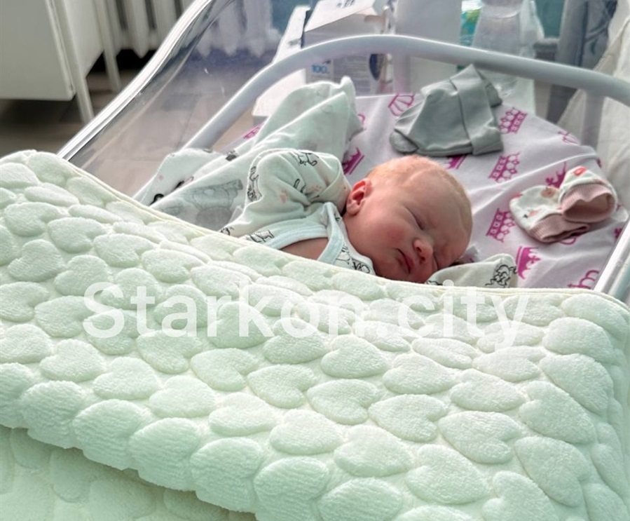 Новонароджена Соломійка. Вага - 3800 г, зріст -  55 см.